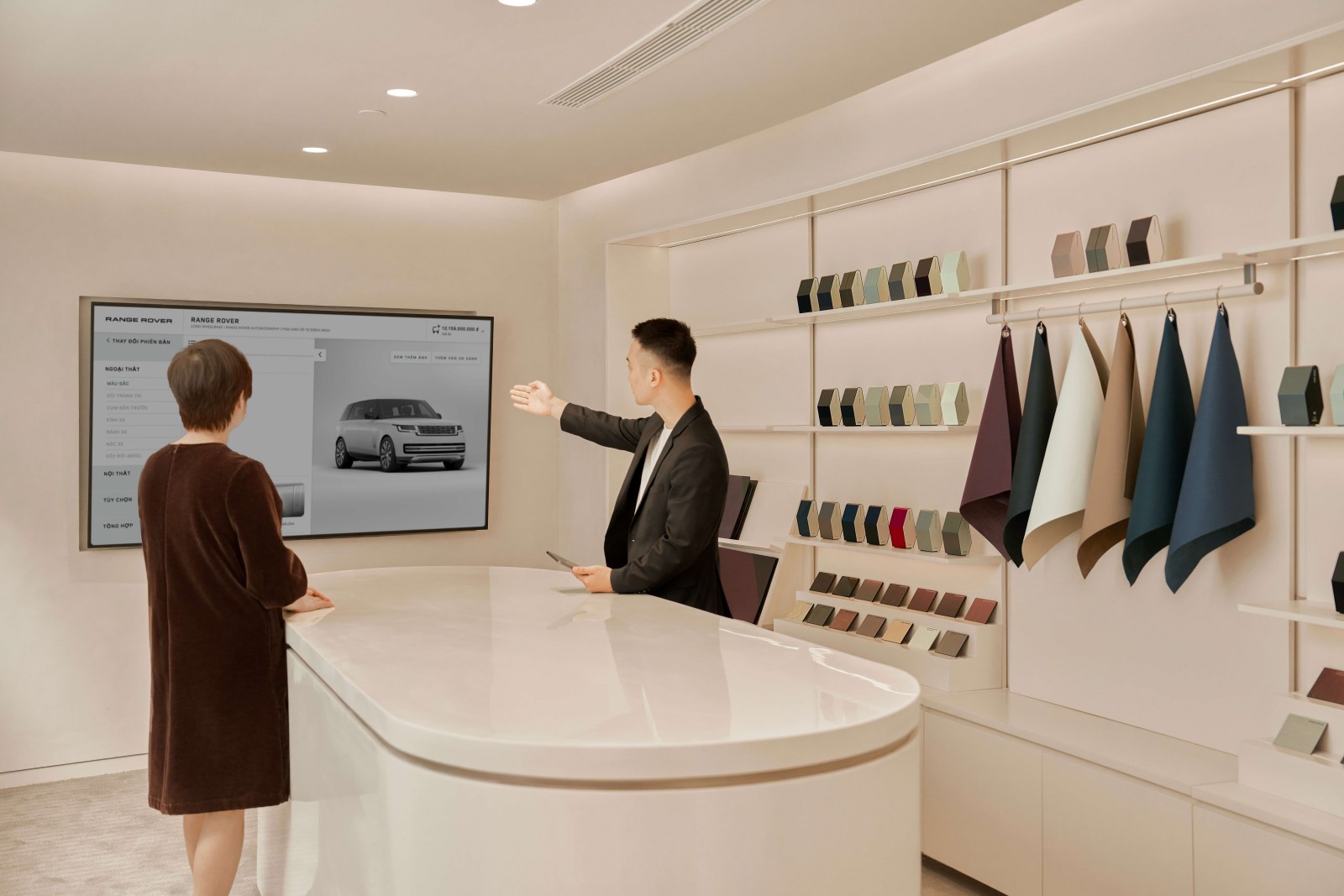 Khách mua Range Rover tại Hà Nội có thể lên cấu hình nội – ngoại thất, chọn màu sơn xe theo sở thích cá nhân