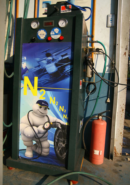 Máy bơm khí Ni-tơ tại có giá 20-25 triệu Máy bơm khí Ni-tơ có giá 20-25 triệu