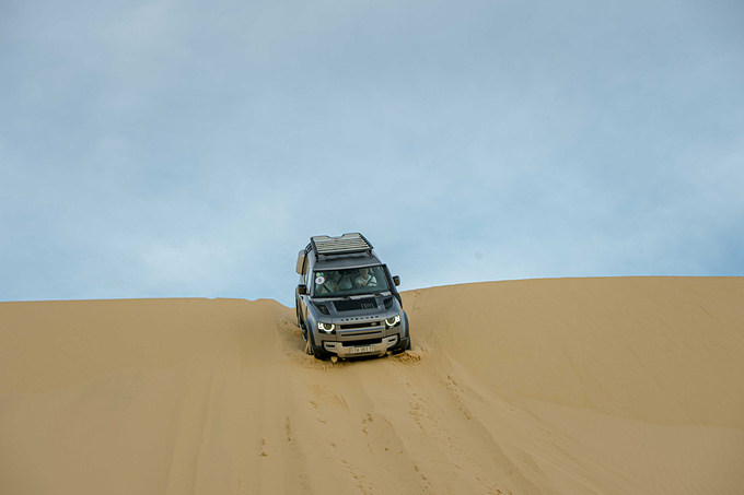 Kỹ năng lái xe tránh sa lầy trên đồi cát