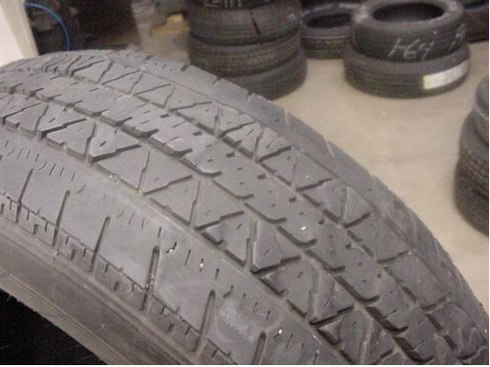 Lốp mòn cạnh Lốp mòn cạnh