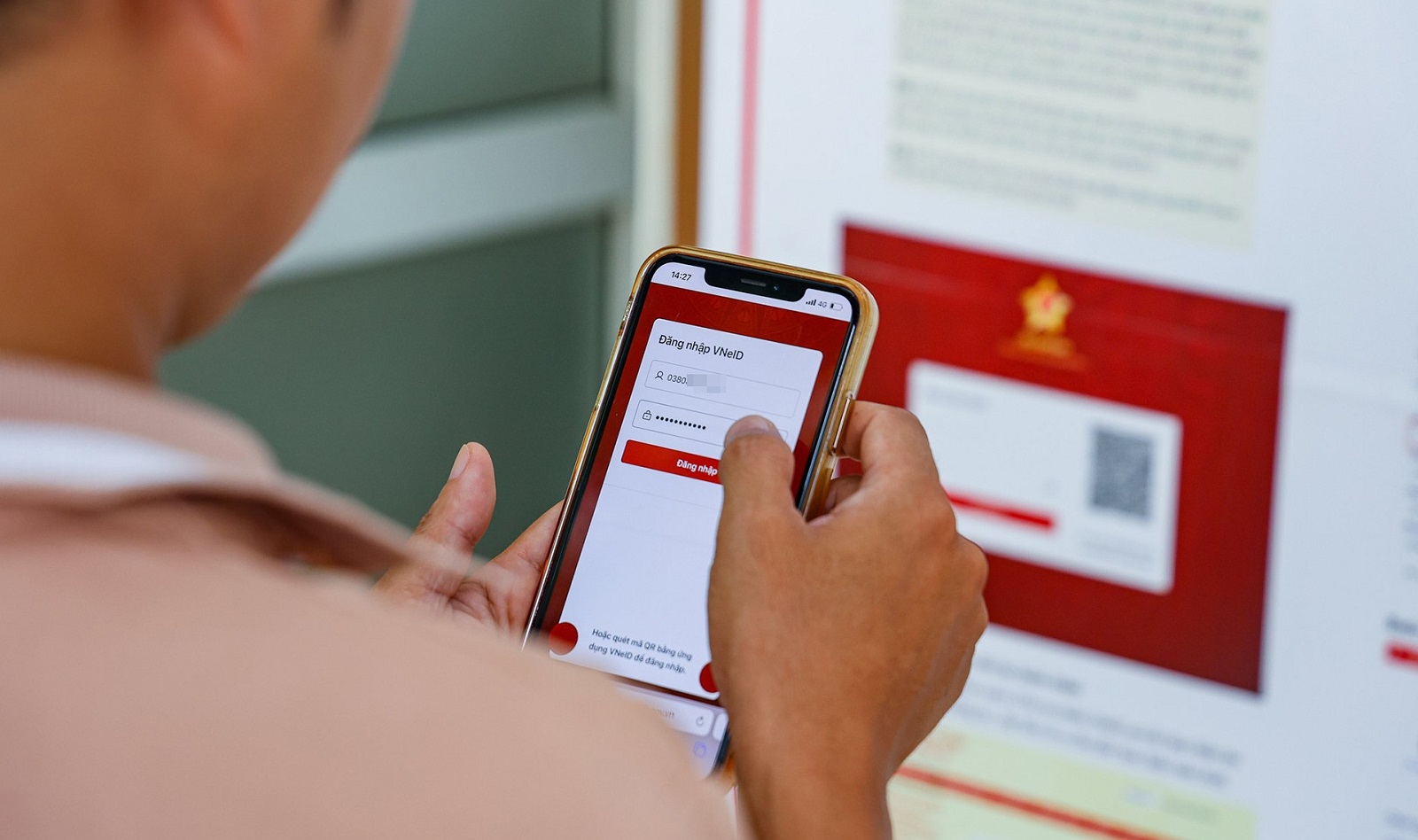 Bấm biển số xe online trên VNeID thế nào?