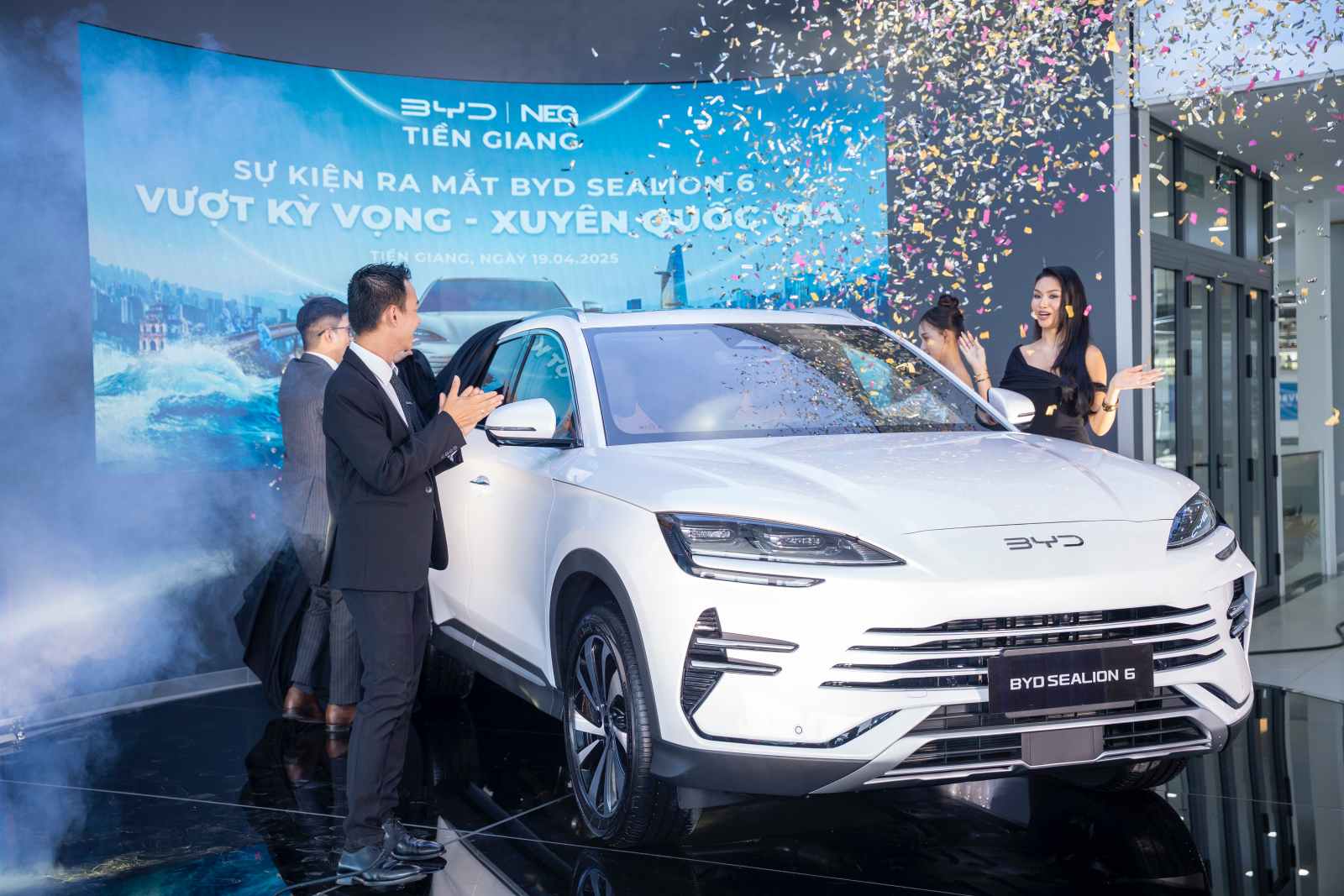 BYD Sealion 6 “đến” Tiền Giang, khách hàng háo hức trải nghiệm
