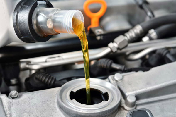 Sử dụng dầu nhớt của ô tô cho xe máy có hại gì không?