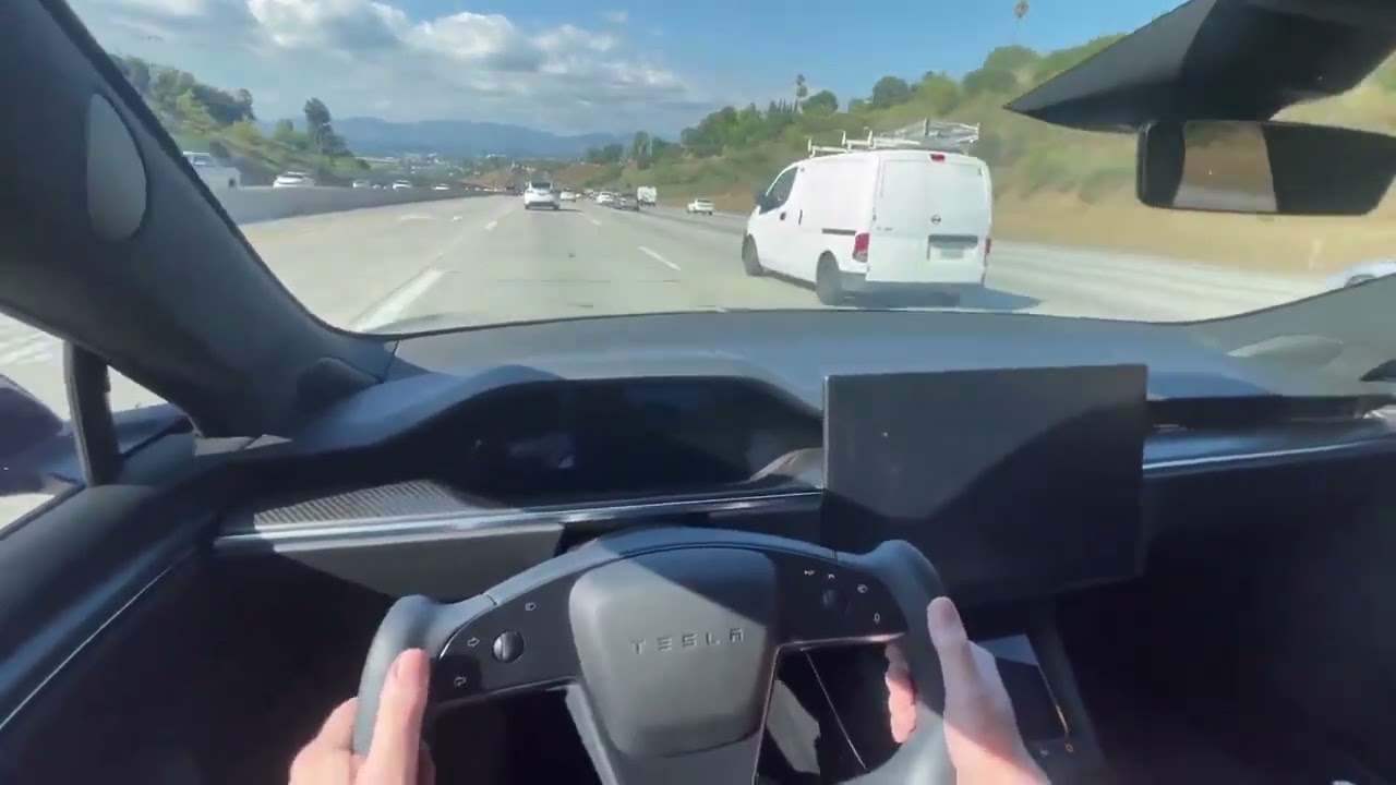 Máy tính trên xe điện Tesla 'sập' khi đang chạy, điều xảy ra gây ngạc nhiên